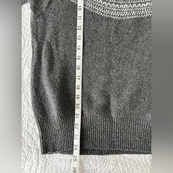Gray and White Patterned Sweater - Picture 6 of 11